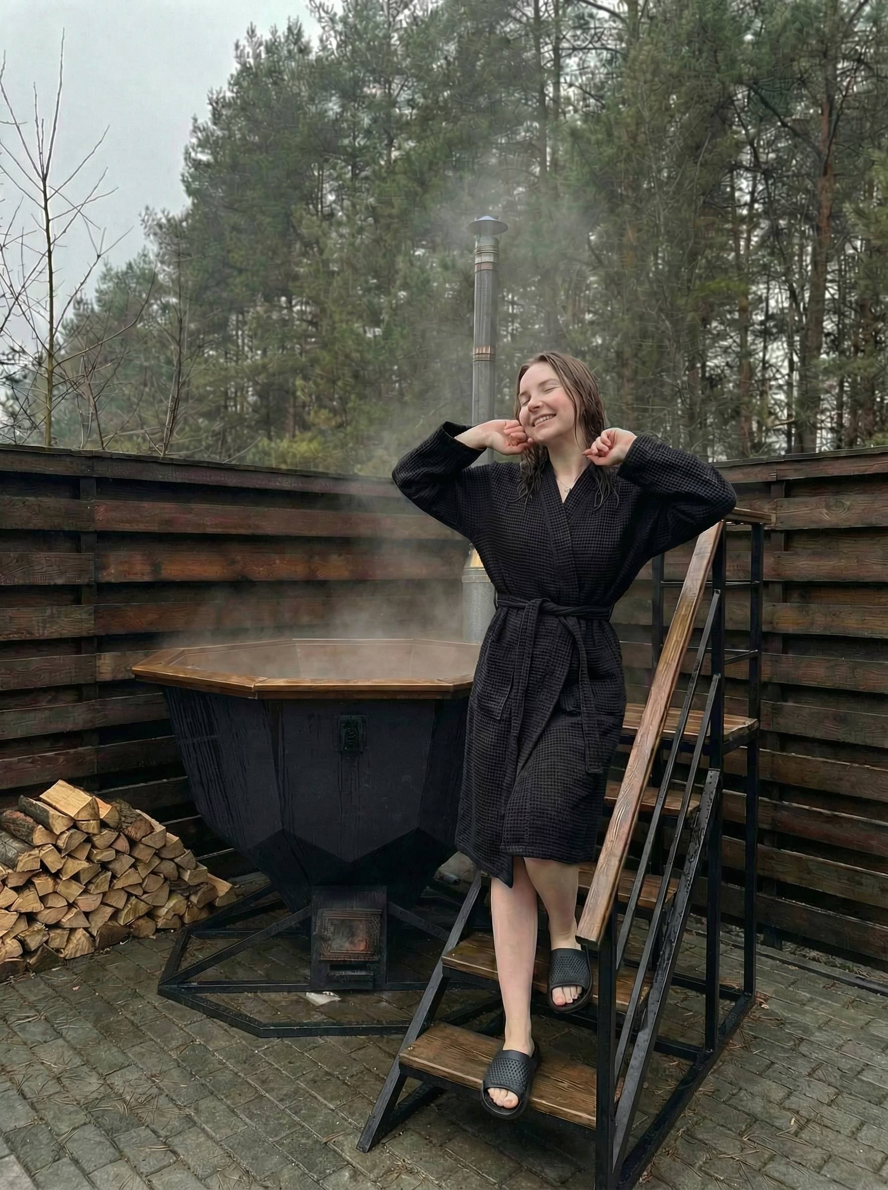 Чан у домика вечером на базе «Карельская»